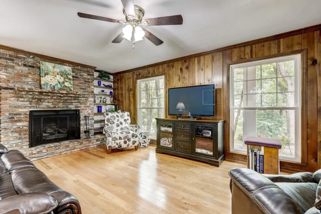 800 Glenairy Drive, Sandy Springs, Georgia 30328, 5 Bedrooms Bedrooms, ,3 BathroomsBathrooms,Residential,Sold,800 Glenairy Drive,6576327