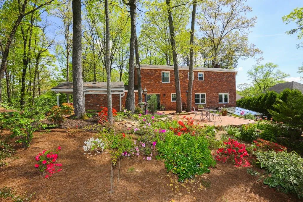 800 Glenairy Drive, Sandy Springs, Georgia 30328, 5 Bedrooms Bedrooms, ,3 BathroomsBathrooms,Residential,Sold,800 Glenairy Drive,6576327