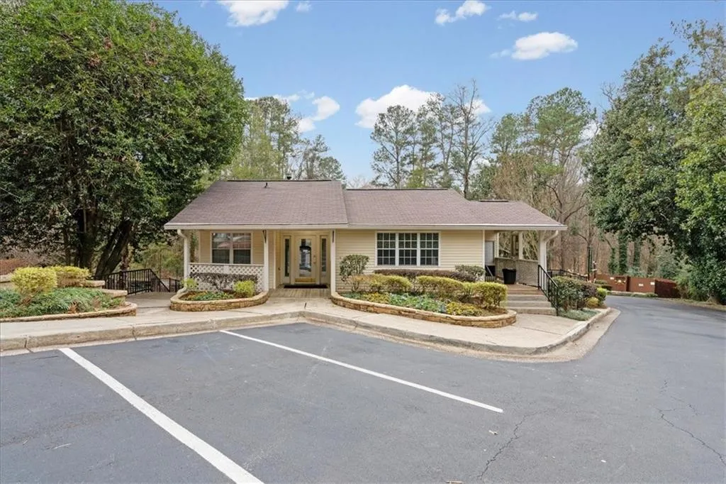 6808 Glenridge Drive Unit D, Atlanta, Georgia 30328, 1 Bedroom Bedrooms, ,1 BathroomBathrooms,Residential,Sold,6808 Glenridge Drive Unit D,7699329