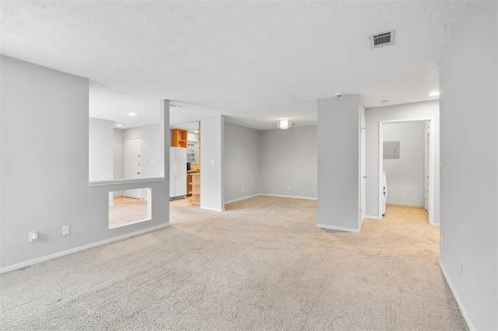 6808 Glenridge Drive Unit D, Atlanta, Georgia 30328, 1 Bedroom Bedrooms, ,1 BathroomBathrooms,Residential,Sold,6808 Glenridge Drive Unit D,7699329