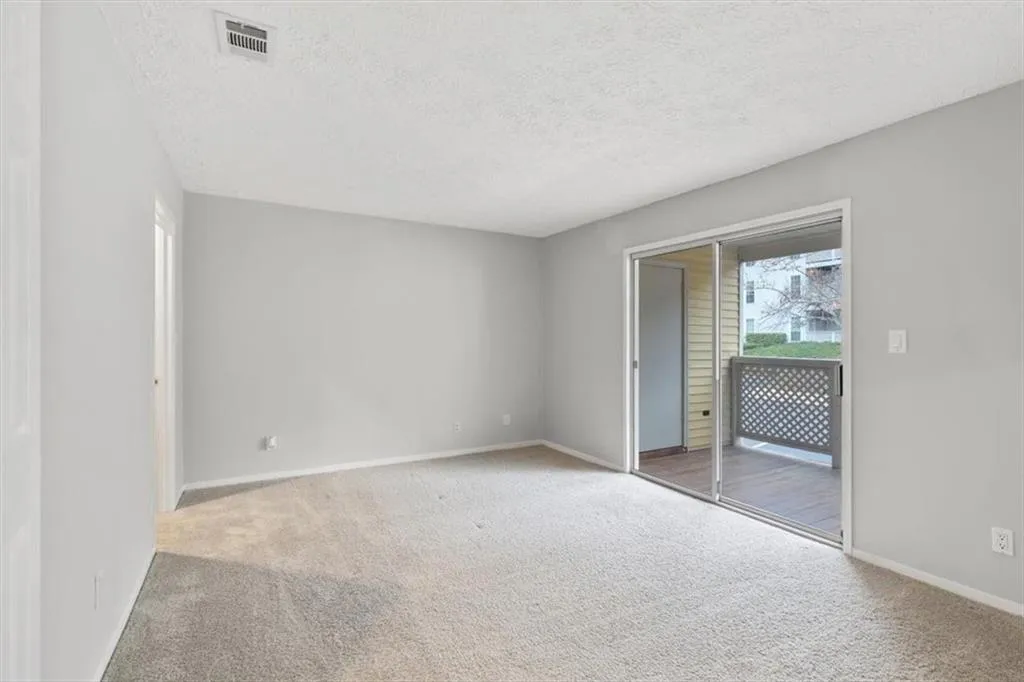 6808 Glenridge Drive Unit D, Atlanta, Georgia 30328, 1 Bedroom Bedrooms, ,1 BathroomBathrooms,Residential,Sold,6808 Glenridge Drive Unit D,7699329