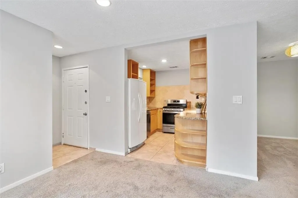6808 Glenridge Drive Unit D, Atlanta, Georgia 30328, 1 Bedroom Bedrooms, ,1 BathroomBathrooms,Residential,Sold,6808 Glenridge Drive Unit D,7699329