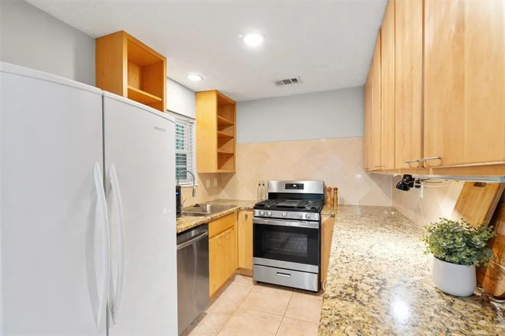 6808 Glenridge Drive Unit D, Atlanta, Georgia 30328, 1 Bedroom Bedrooms, ,1 BathroomBathrooms,Residential,Sold,6808 Glenridge Drive Unit D,7699329