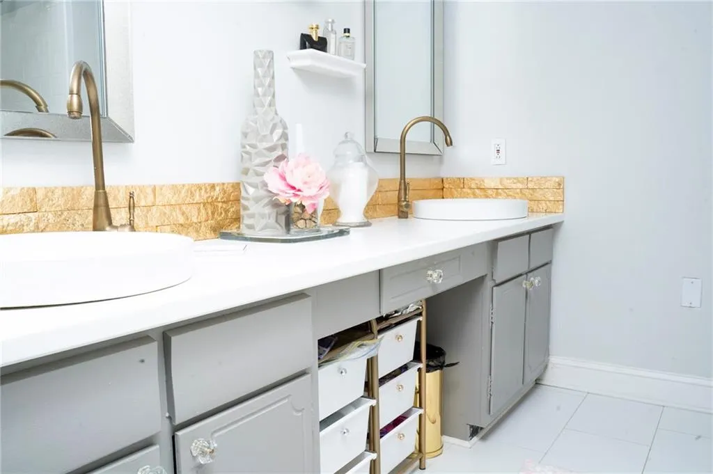 6851 Roswell Road Unit O19, Sandy Springs, Georgia 30328, 2 Bedrooms Bedrooms, ,2 BathroomsBathrooms,Residential,Sold,6851 Roswell Road Unit O19,6915028