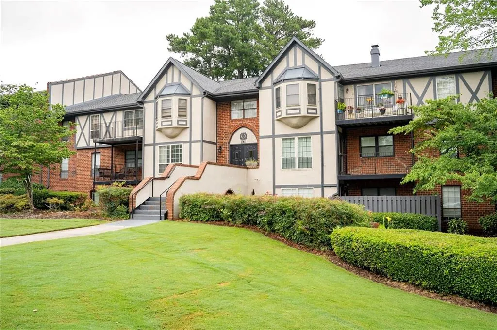 6851 Roswell Road Unit O19, Sandy Springs, Georgia 30328, 2 Bedrooms Bedrooms, ,2 BathroomsBathrooms,Residential,Sold,6851 Roswell Road Unit O19,6915028