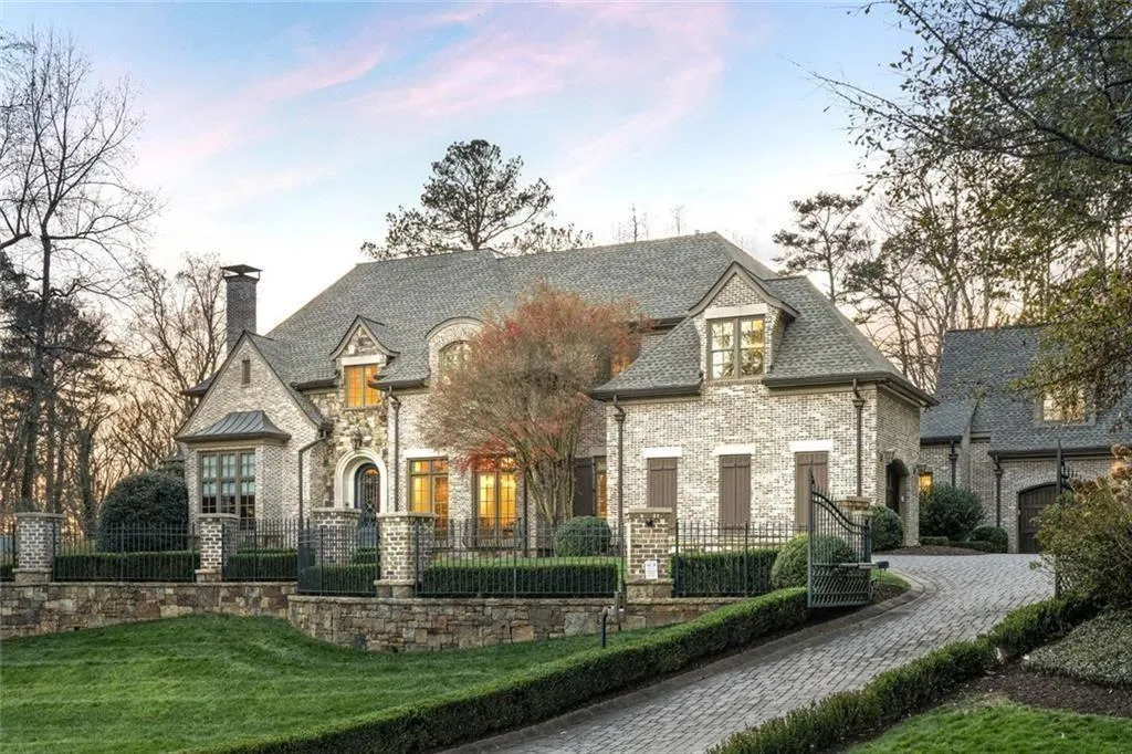 4076 Glen Devon Drive Nw, Atlanta, Georgia 30327, 7 Bedrooms Bedrooms, 0 ,9 BathroomsBathrooms,Residential,For Sale,4076 Glen Devon Drive Nw,7699409