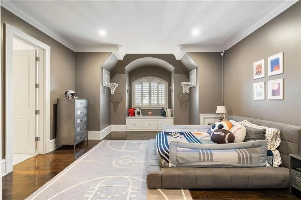 4076 Glen Devon Drive Nw, Atlanta, Georgia 30327, 7 Bedrooms Bedrooms, 0 ,9 BathroomsBathrooms,Residential,For Sale,4076 Glen Devon Drive Nw,7699409