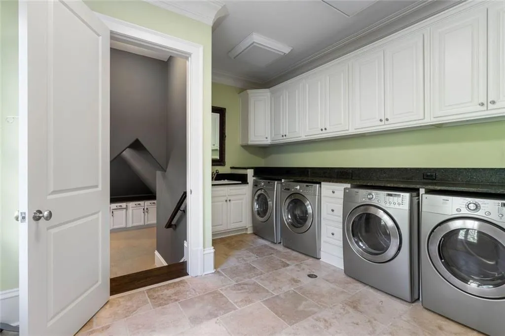 4076 Glen Devon Drive Nw, Atlanta, Georgia 30327, 7 Bedrooms Bedrooms, 0 ,9 BathroomsBathrooms,Residential,For Sale,4076 Glen Devon Drive Nw,7699409
