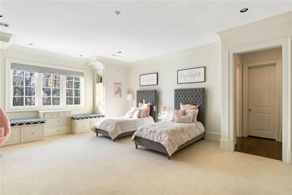 4076 Glen Devon Drive Nw, Atlanta, Georgia 30327, 7 Bedrooms Bedrooms, 0 ,9 BathroomsBathrooms,Residential,For Sale,4076 Glen Devon Drive Nw,7699409