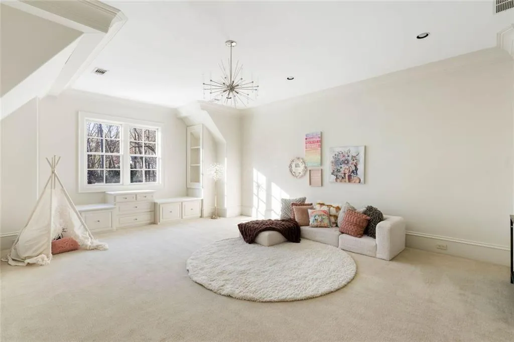 4076 Glen Devon Drive Nw, Atlanta, Georgia 30327, 7 Bedrooms Bedrooms, 0 ,9 BathroomsBathrooms,Residential,For Sale,4076 Glen Devon Drive Nw,7699409