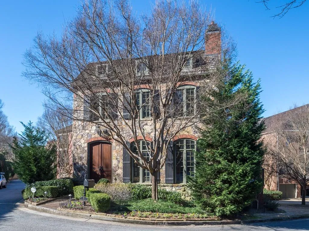 8 Conifer Park Lane Ne, Atlanta, Georgia 30342, 4 Bedrooms Bedrooms, ,4 BathroomsBathrooms,Residential,Sold,8 Conifer Park Lane Ne,5637783