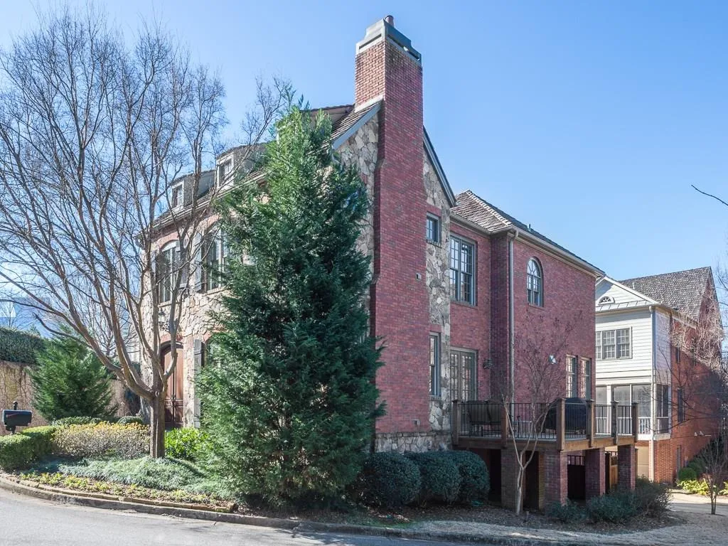 8 Conifer Park Lane Ne, Atlanta, Georgia 30342, 4 Bedrooms Bedrooms, ,4 BathroomsBathrooms,Residential,Sold,8 Conifer Park Lane Ne,5637783