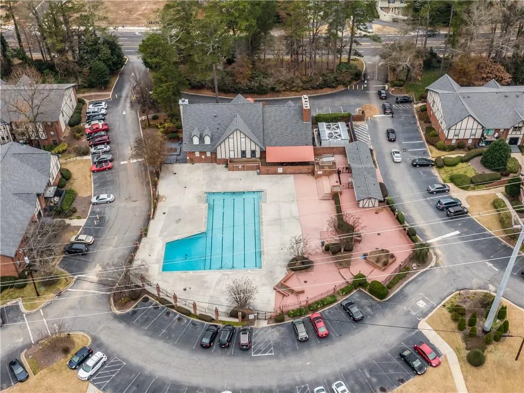 6851 Roswell Road Unit I18, Sandy Springs, Georgia 30328, 3 Bedrooms Bedrooms, ,2 BathroomsBathrooms,Residential,Sold,6851 Roswell Road Unit I18,6664688