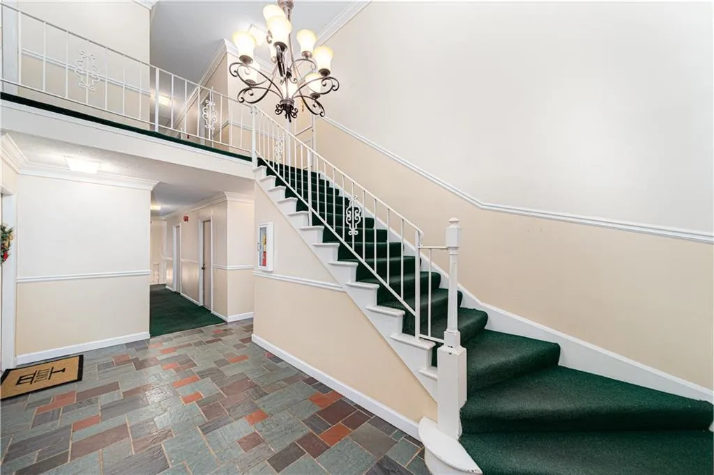 6851 Roswell Road Unit I18, Sandy Springs, Georgia 30328, 3 Bedrooms Bedrooms, ,2 BathroomsBathrooms,Residential,Sold,6851 Roswell Road Unit I18,6664688
