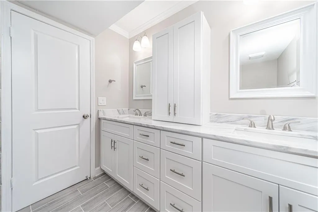6851 Roswell Road Unit I18, Sandy Springs, Georgia 30328, 3 Bedrooms Bedrooms, ,2 BathroomsBathrooms,Residential,Sold,6851 Roswell Road Unit I18,6664688
