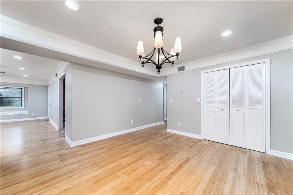 6851 Roswell Road Unit I18, Sandy Springs, Georgia 30328, 3 Bedrooms Bedrooms, ,2 BathroomsBathrooms,Residential,Sold,6851 Roswell Road Unit I18,6664688