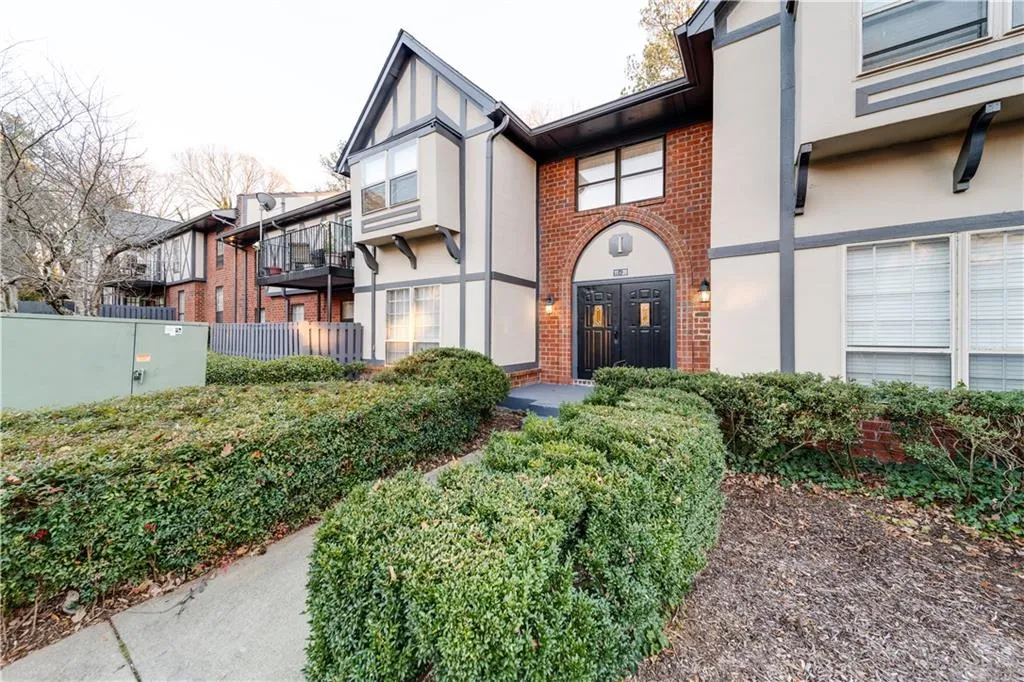 6851 Roswell Road Unit I18, Sandy Springs, Georgia 30328, 3 Bedrooms Bedrooms, ,2 BathroomsBathrooms,Residential,Sold,6851 Roswell Road Unit I18,6664688