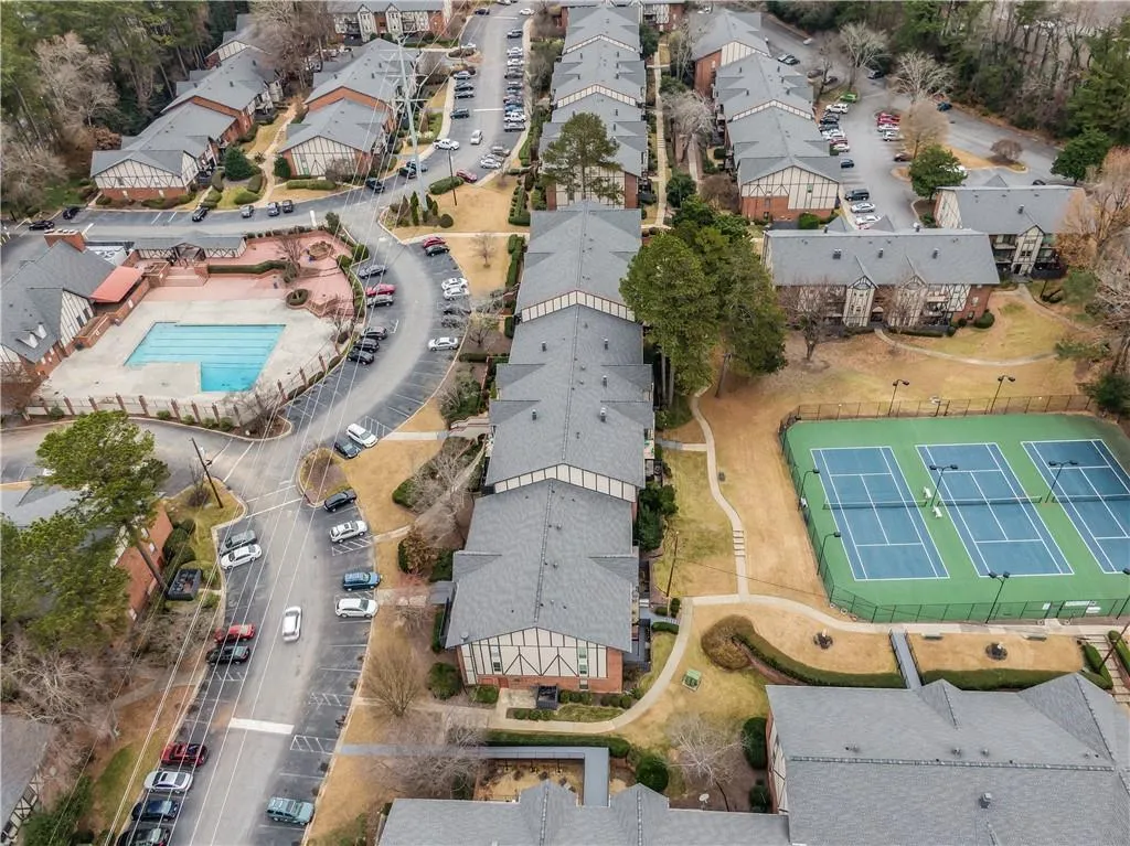 6851 Roswell Road Unit I18, Sandy Springs, Georgia 30328, 3 Bedrooms Bedrooms, ,2 BathroomsBathrooms,Residential,Sold,6851 Roswell Road Unit I18,6664688