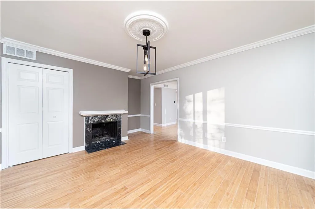 6851 Roswell Road Unit I18, Sandy Springs, Georgia 30328, 3 Bedrooms Bedrooms, ,2 BathroomsBathrooms,Residential,Sold,6851 Roswell Road Unit I18,6664688