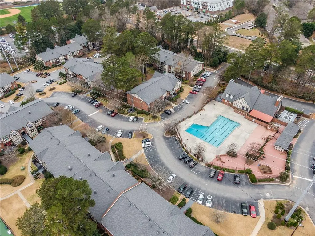 6851 Roswell Road Unit I18, Sandy Springs, Georgia 30328, 3 Bedrooms Bedrooms, ,2 BathroomsBathrooms,Residential,Sold,6851 Roswell Road Unit I18,6664688