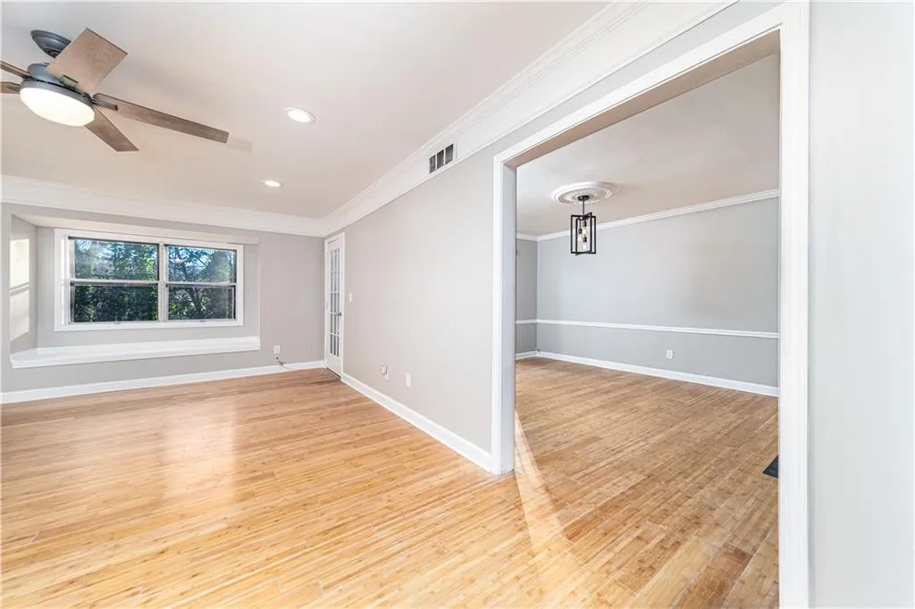 6851 Roswell Road Unit I18, Sandy Springs, Georgia 30328, 3 Bedrooms Bedrooms, ,2 BathroomsBathrooms,Residential,Sold,6851 Roswell Road Unit I18,6664688