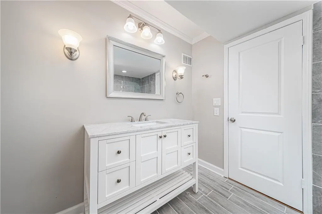 6851 Roswell Road Unit I18, Sandy Springs, Georgia 30328, 3 Bedrooms Bedrooms, ,2 BathroomsBathrooms,Residential,Sold,6851 Roswell Road Unit I18,6664688