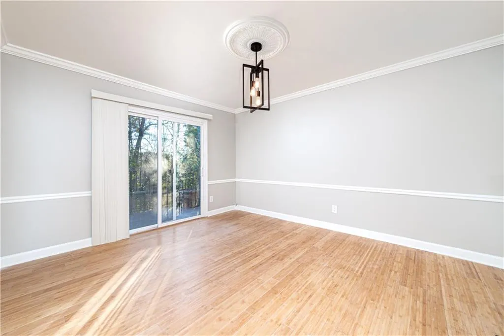 6851 Roswell Road Unit I18, Sandy Springs, Georgia 30328, 3 Bedrooms Bedrooms, ,2 BathroomsBathrooms,Residential,Sold,6851 Roswell Road Unit I18,6664688