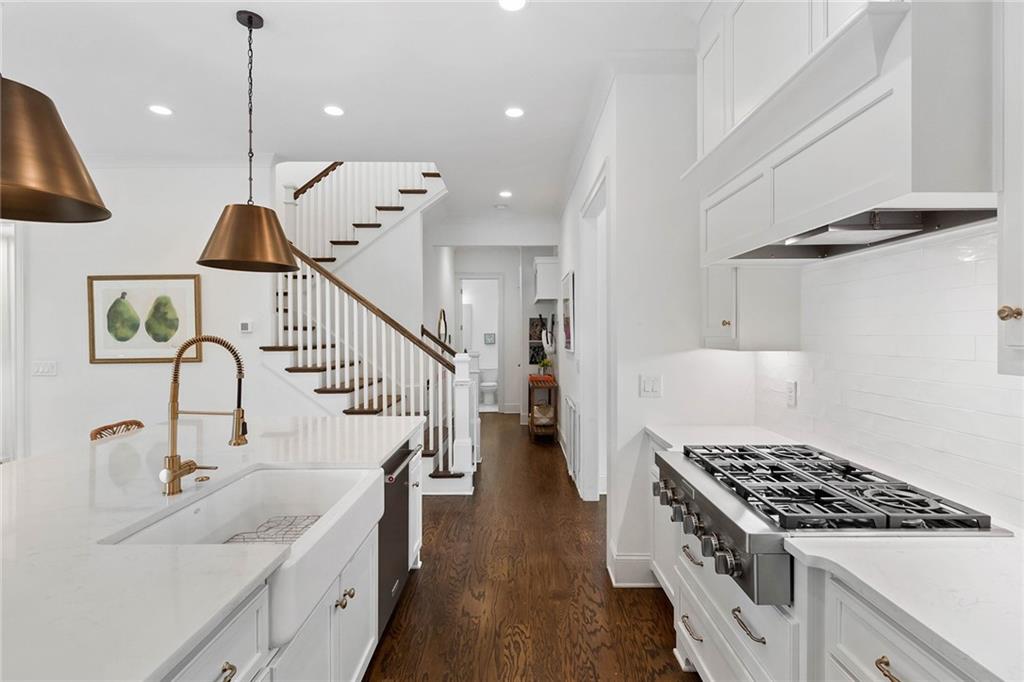 287 Green Hill Road, Atlanta, Georgia 30342, 5 Bedrooms Bedrooms, ,4 BathroomsBathrooms,Residential,Sold,287 Green Hill Road,7337028