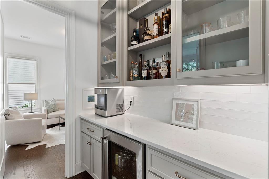 287 Green Hill Road, Atlanta, Georgia 30342, 5 Bedrooms Bedrooms, ,4 BathroomsBathrooms,Residential,Sold,287 Green Hill Road,7337028