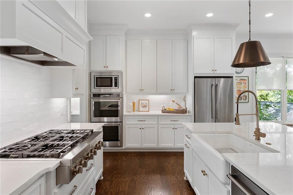 287 Green Hill Road, Atlanta, Georgia 30342, 5 Bedrooms Bedrooms, ,4 BathroomsBathrooms,Residential,Sold,287 Green Hill Road,7337028