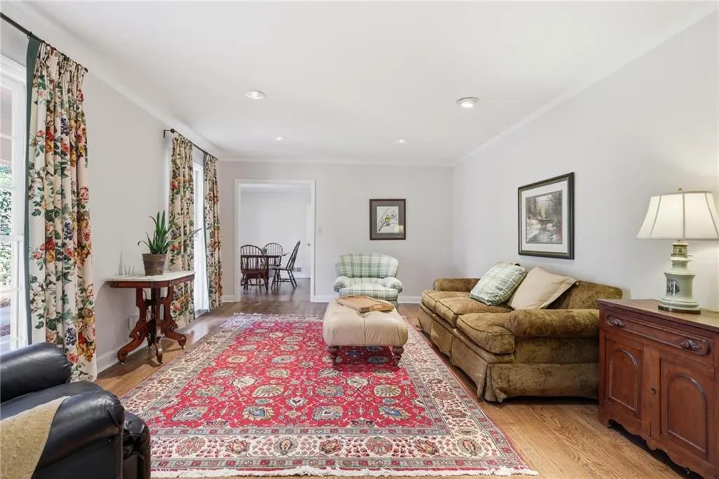 6900 Castleton Drive Nw, Atlanta, Georgia 30328, 3 Bedrooms Bedrooms, ,2 BathroomsBathrooms,Residential,For Sale,6900 Castleton Drive Nw,7728218