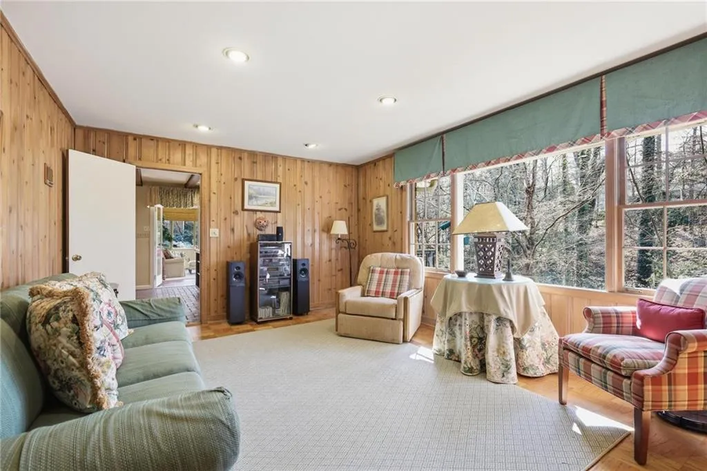 6900 Castleton Drive Nw, Atlanta, Georgia 30328, 3 Bedrooms Bedrooms, ,2 BathroomsBathrooms,Residential,For Sale,6900 Castleton Drive Nw,7728218