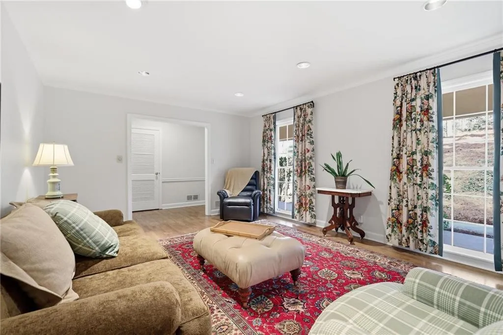 6900 Castleton Drive Nw, Atlanta, Georgia 30328, 3 Bedrooms Bedrooms, ,2 BathroomsBathrooms,Residential,For Sale,6900 Castleton Drive Nw,7728218