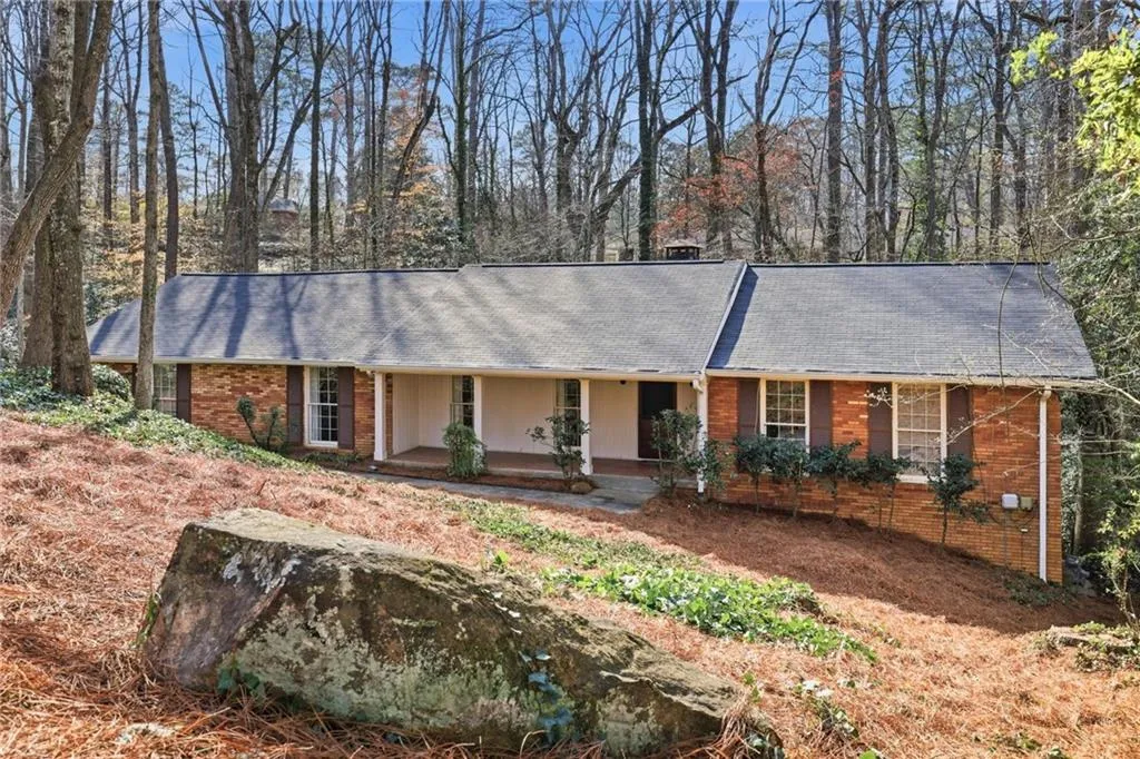 6900 Castleton Drive Nw, Atlanta, Georgia 30328, 3 Bedrooms Bedrooms, ,2 BathroomsBathrooms,Residential,For Sale,6900 Castleton Drive Nw,7728218