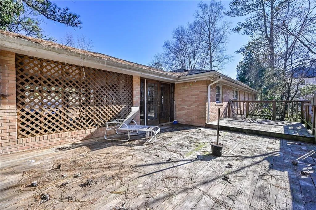 198 Johnson Ferry Road Nw, Sandy Springs, Georgia 30328, 3 Bedrooms Bedrooms, ,2 BathroomsBathrooms,Residential,Sold,198 Johnson Ferry Road Nw,7156645