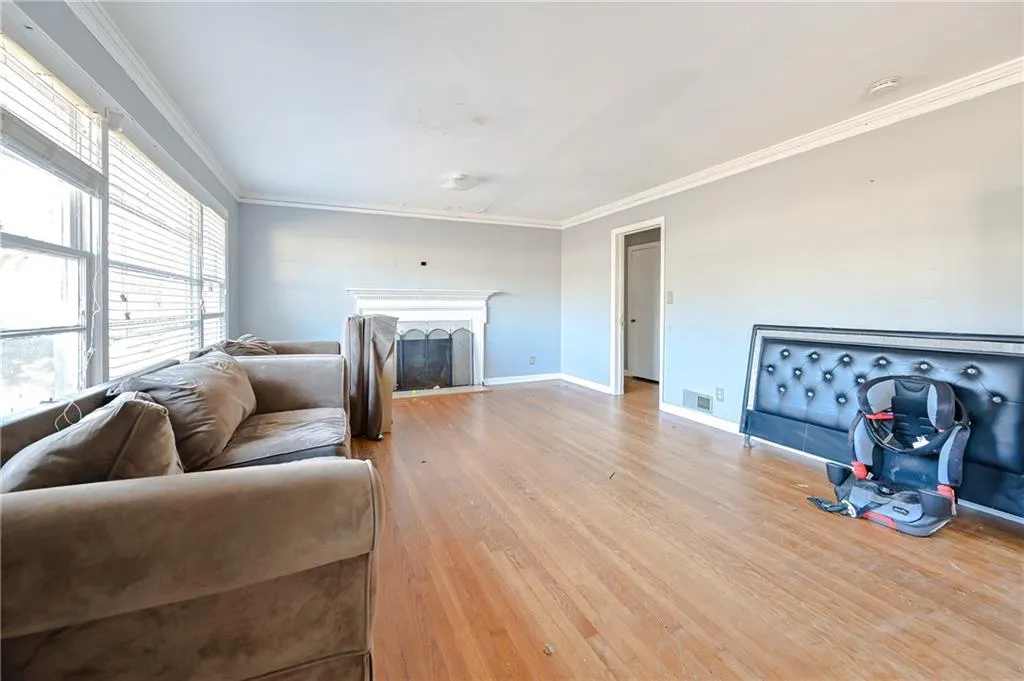 198 Johnson Ferry Road Nw, Sandy Springs, Georgia 30328, 3 Bedrooms Bedrooms, ,2 BathroomsBathrooms,Residential,Sold,198 Johnson Ferry Road Nw,7156645