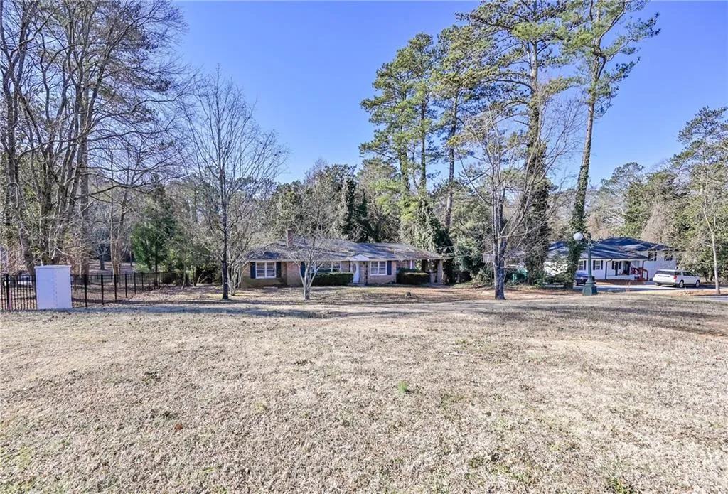 198 Johnson Ferry Road Nw, Sandy Springs, Georgia 30328, 3 Bedrooms Bedrooms, ,2 BathroomsBathrooms,Residential,Sold,198 Johnson Ferry Road Nw,7156645