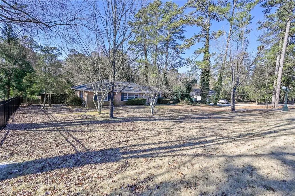 198 Johnson Ferry Road Nw, Sandy Springs, Georgia 30328, 3 Bedrooms Bedrooms, ,2 BathroomsBathrooms,Residential,Sold,198 Johnson Ferry Road Nw,7156645
