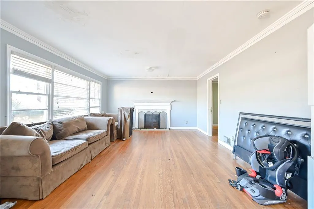 198 Johnson Ferry Road Nw, Sandy Springs, Georgia 30328, 3 Bedrooms Bedrooms, ,2 BathroomsBathrooms,Residential,Sold,198 Johnson Ferry Road Nw,7156645