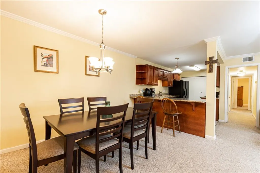 708 Brighton Point, Sandy Springs, Georgia 30328, 2 Bedrooms Bedrooms, ,2 BathroomsBathrooms,Residential,Sold,708 Brighton Point,7196797