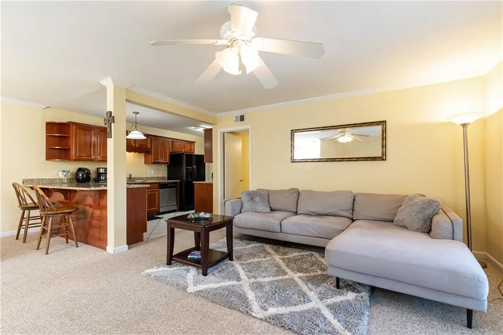 708 Brighton Point, Sandy Springs, Georgia 30328, 2 Bedrooms Bedrooms, ,2 BathroomsBathrooms,Residential,Sold,708 Brighton Point,7196797