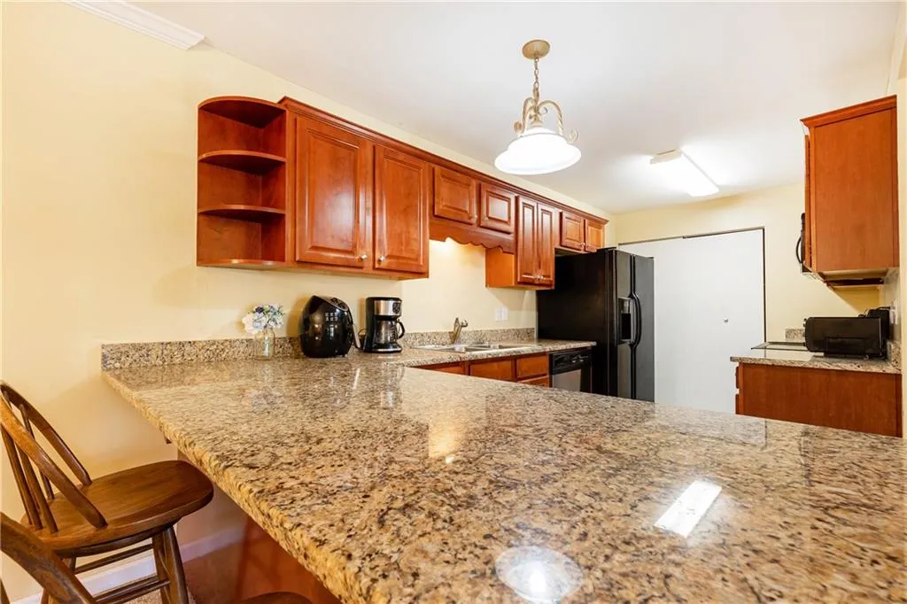 708 Brighton Point, Sandy Springs, Georgia 30328, 2 Bedrooms Bedrooms, ,2 BathroomsBathrooms,Residential,Sold,708 Brighton Point,7196797