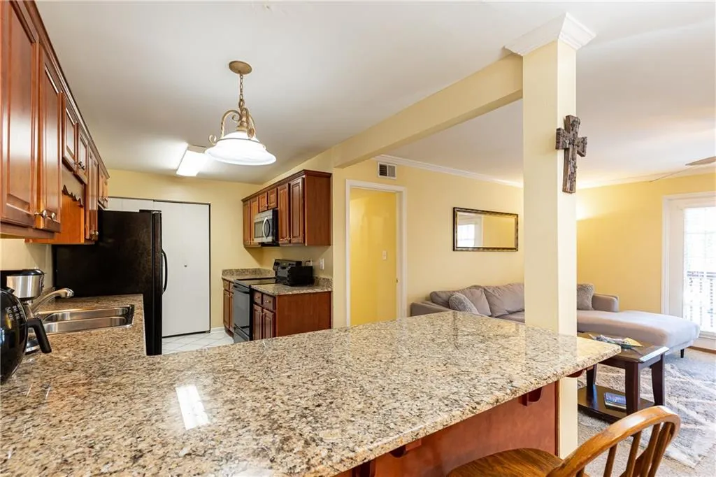 708 Brighton Point, Sandy Springs, Georgia 30328, 2 Bedrooms Bedrooms, ,2 BathroomsBathrooms,Residential,Sold,708 Brighton Point,7196797
