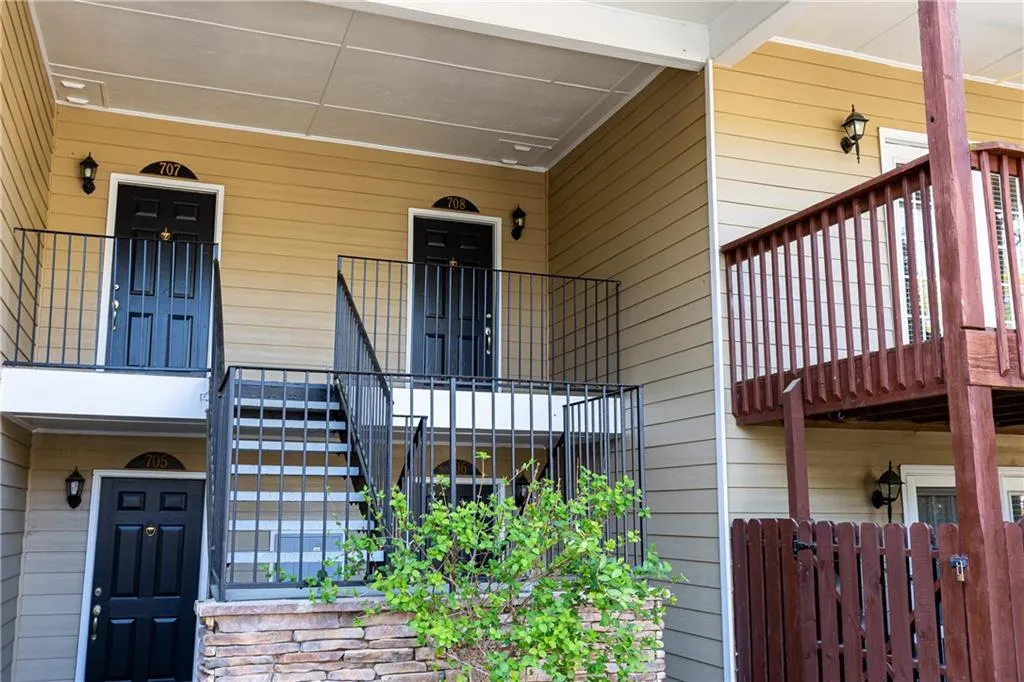 708 Brighton Point, Sandy Springs, Georgia 30328, 2 Bedrooms Bedrooms, ,2 BathroomsBathrooms,Residential,Sold,708 Brighton Point,7196797