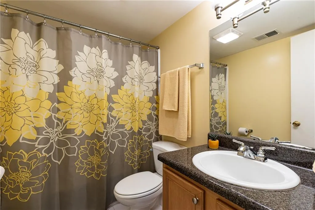 708 Brighton Point, Sandy Springs, Georgia 30328, 2 Bedrooms Bedrooms, ,2 BathroomsBathrooms,Residential,Sold,708 Brighton Point,7196797