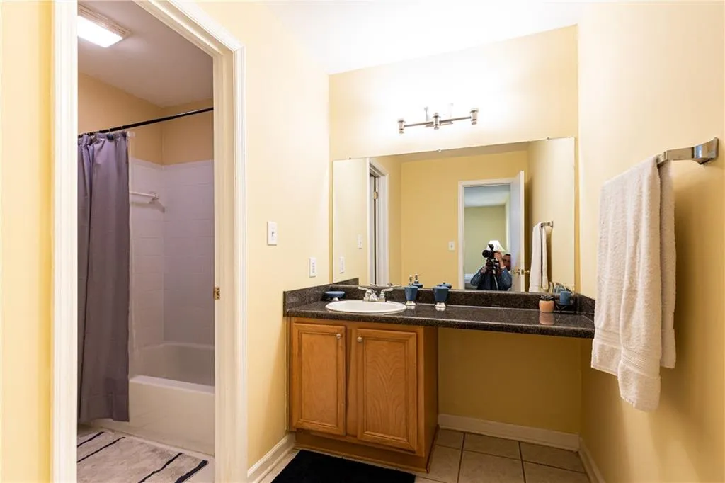 708 Brighton Point, Sandy Springs, Georgia 30328, 2 Bedrooms Bedrooms, ,2 BathroomsBathrooms,Residential,Sold,708 Brighton Point,7196797