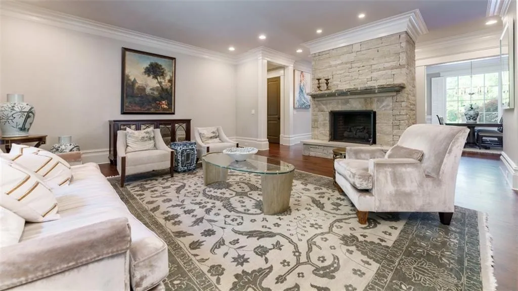 4914 Powers Ferry Road, Atlanta, Georgia 30327, 5 Bedrooms Bedrooms, ,5 BathroomsBathrooms,Residential,Sold,4914 Powers Ferry Road,7344987