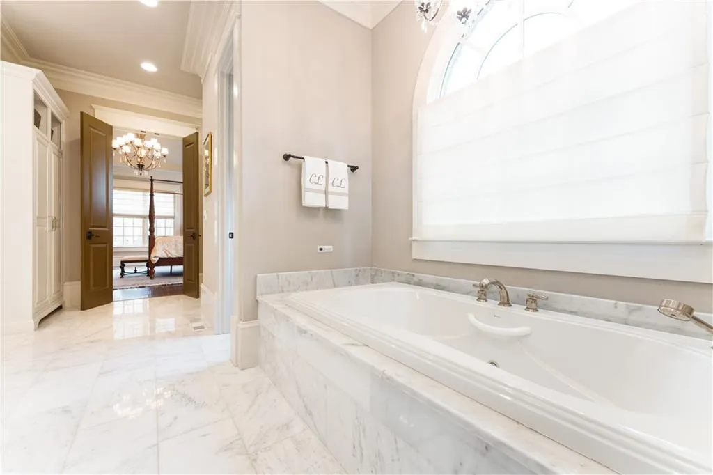 4914 Powers Ferry Road, Atlanta, Georgia 30327, 5 Bedrooms Bedrooms, ,5 BathroomsBathrooms,Residential,Sold,4914 Powers Ferry Road,7344987