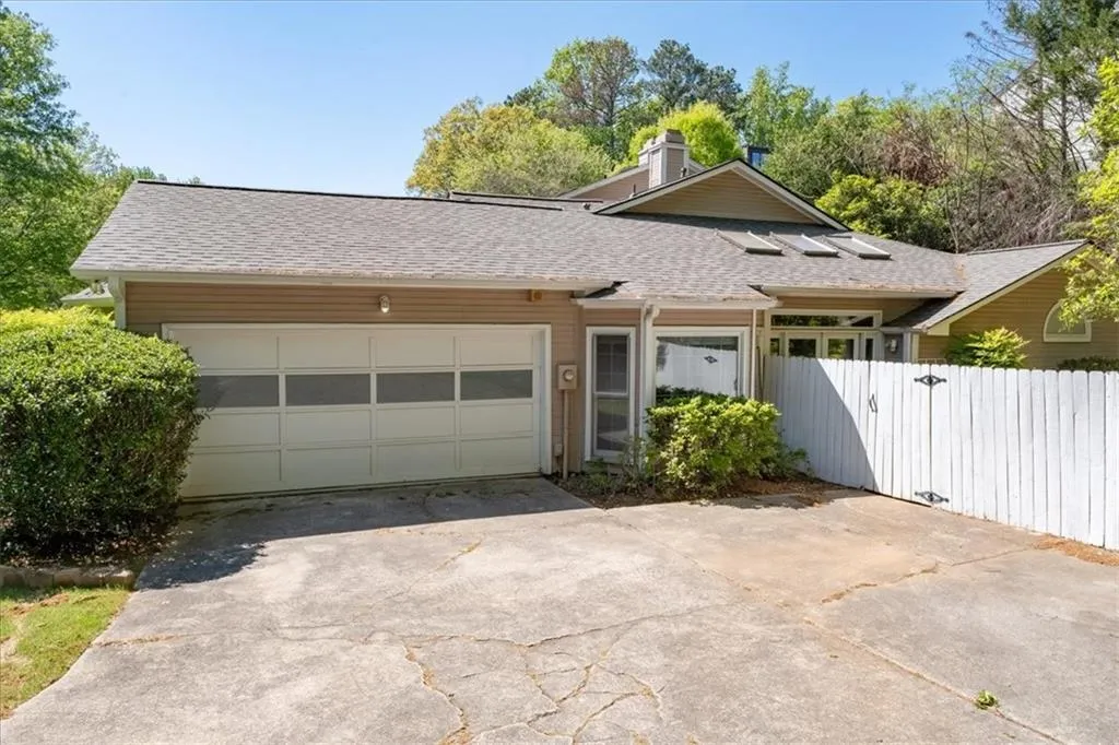 2934 Crosswycke Forest Drive Ne, Atlanta, Georgia 30319, 2 Bedrooms Bedrooms, ,2 BathroomsBathrooms,Residential,Sold,2934 Crosswycke Forest Drive Ne,7562316