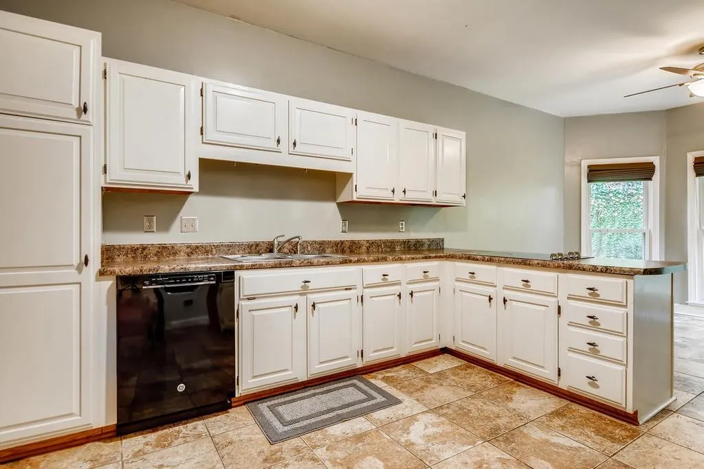 Sandy Springs, Georgia 30350, 3 Bedrooms Bedrooms, ,2 BathroomsBathrooms,Residential,Sold,6798421